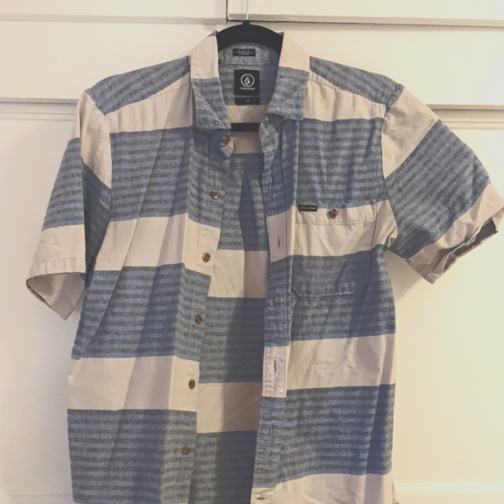 Volcom short sleeve button down